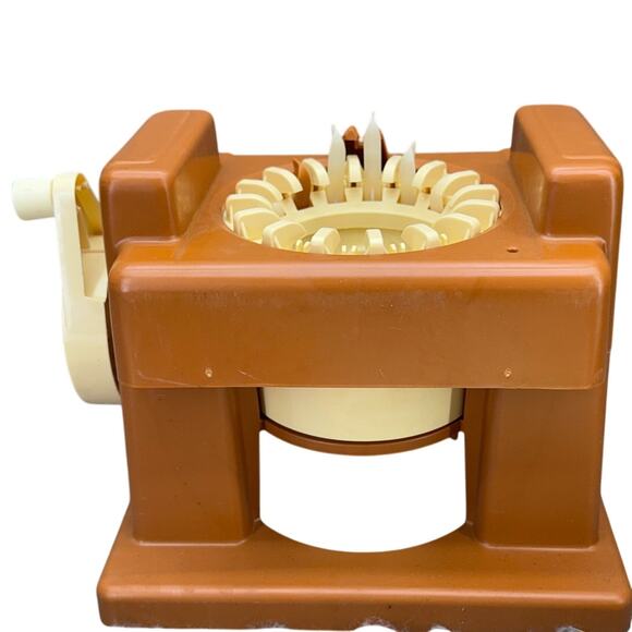 Vintage 1974 Mattel The Knitting Machine and Project Book - Picture 7 of 10